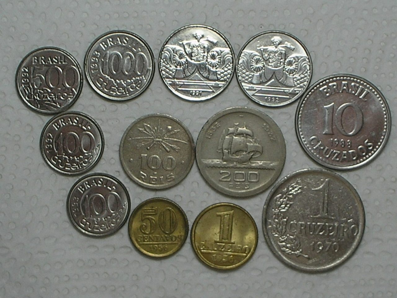 | Casa do Colecionador 100 / 200 Réis - 1932 Vicentina + 10 moedas diversas Mbc/S/Fc / Cod. 160.8