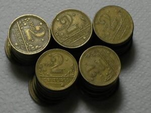 50 Moedas de 2 Cruzeiros Mapa em Bronze/al bom para coleções e trabalhos em geral tipo aneis, pulsiras e etc/ Cod. 001