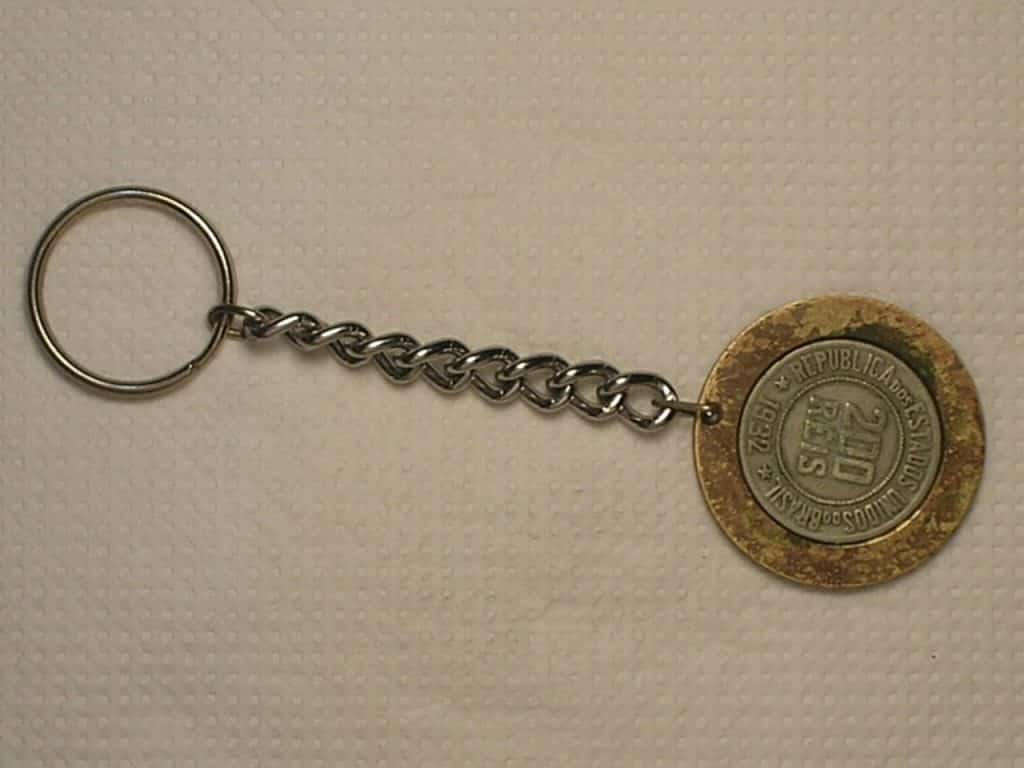 | Casa do Colecionador Chaveiro Moeda) 200 Réis - 1932 / República - cu/Ni / cod. 210