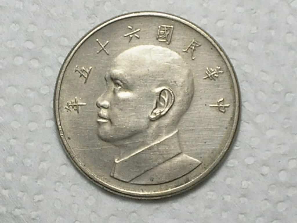 | Casa do Colecionador China) 5 Dollars - 1976 / Ano-65 / Co-Ni / Peça Dificil / box4
