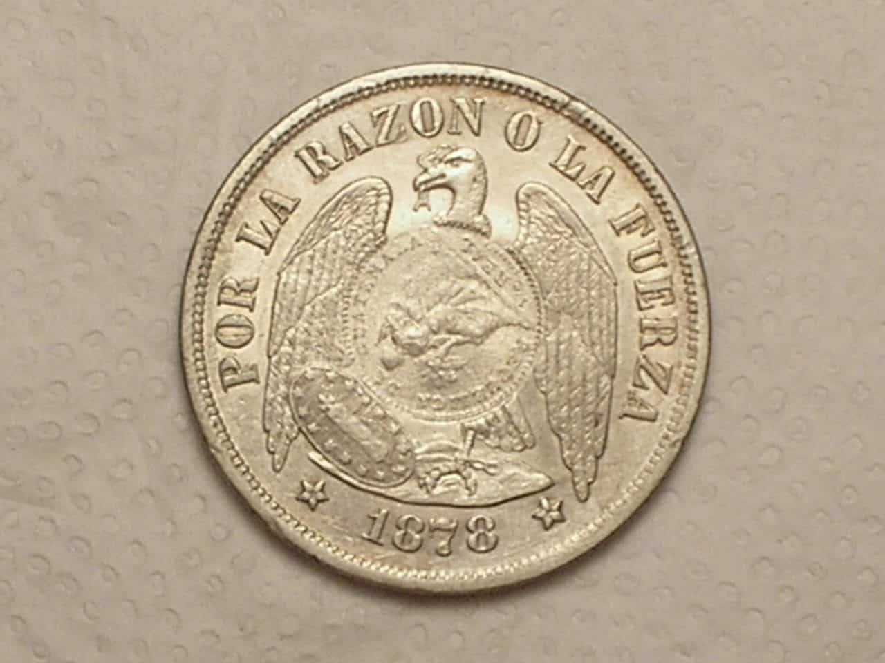 | Casa do Colecionador Guatemala) 1/2 Meio Real - 1894 - Contramarcada Chile 1 Peso - 1878 / - Mbc/S - / Catalogo Km-216 / Prata / box2
