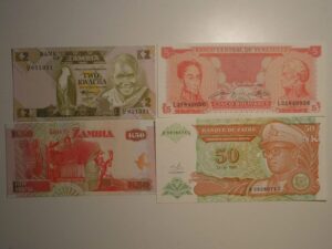 Zambia) 2 Kwacha - 1980 e 50 Kwacha - 1992 + Zaire) 50 Makuta - 1993 + Venezuela) 5 Bolivares - 1991 ... Flor de Estampa / ce01