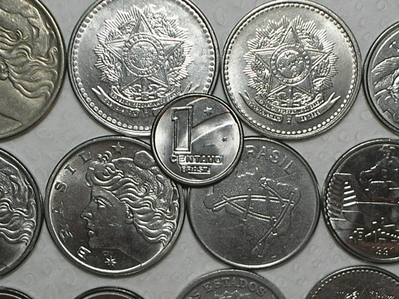 | Casa do Colecionador 1 Centavo - 1990 Data escassa Flor de Cunho + 12 Moedas diferentes maioria Flor de Cunho / cod. 570.2