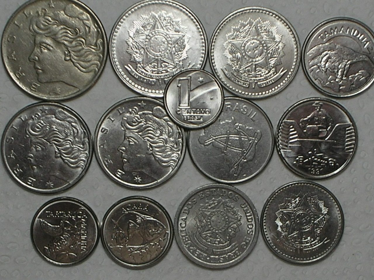 | Casa do Colecionador 1 Centavo - 1990 Data escassa Flor de Cunho + 12 Moedas diferentes maioria Flor de Cunho / cod. 570.2