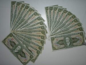 -)) 26 cedulas 10 Cruzeiros C-113 + C-114 Com carimbpo 1 centavo / Getulio Vargas / Veja em descrição as classificações das cédulas.