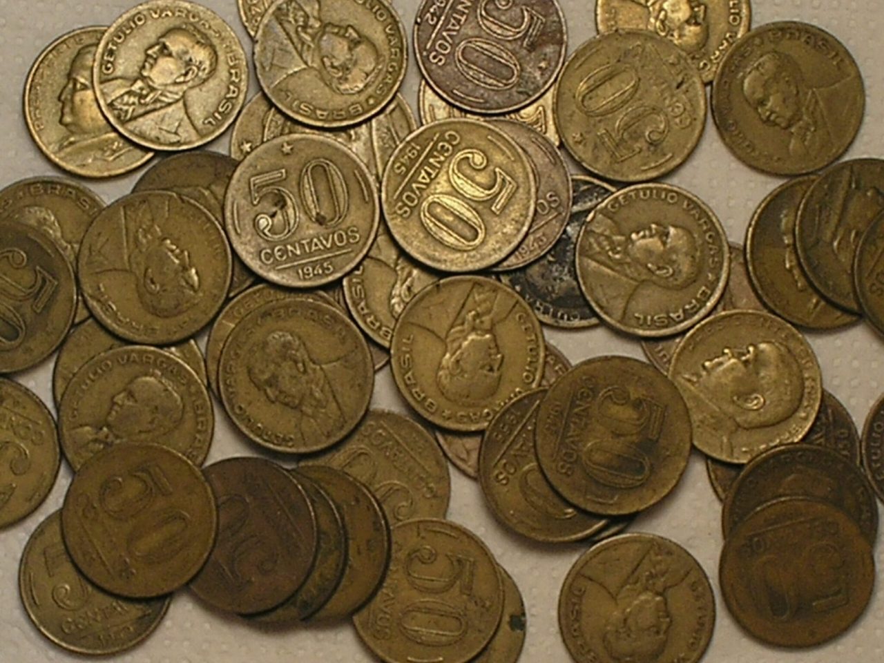 | Casa do Colecionador 50 Moedas de 50 Centavos Bronze/al, bom para coleções, pulseira, trabalhos, etc / cod. 740.2
