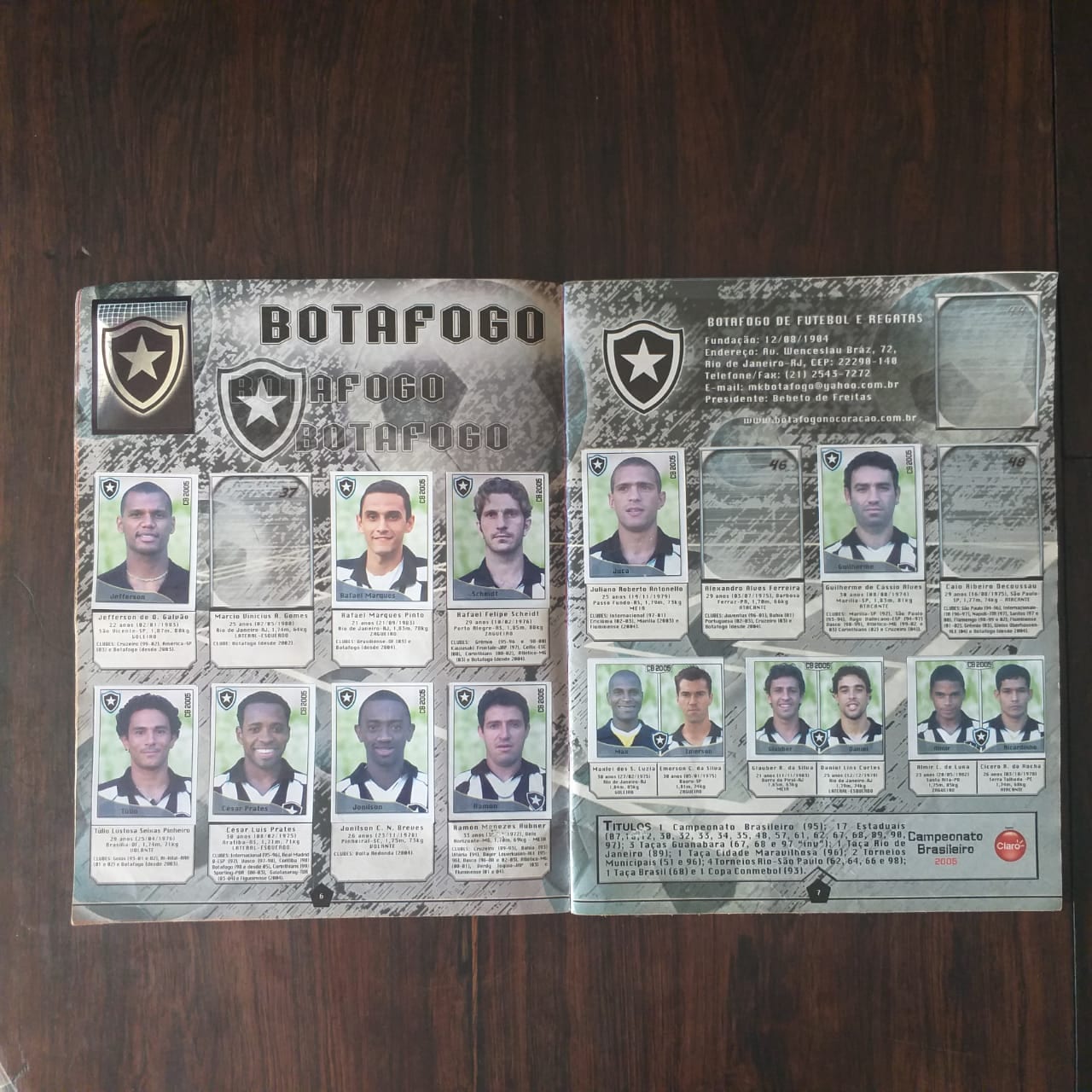 | Casa do Colecionador Álbum de Figurinhas - Campeonato Brasileiro 2005 (Incompleto com 388 fig coladas)