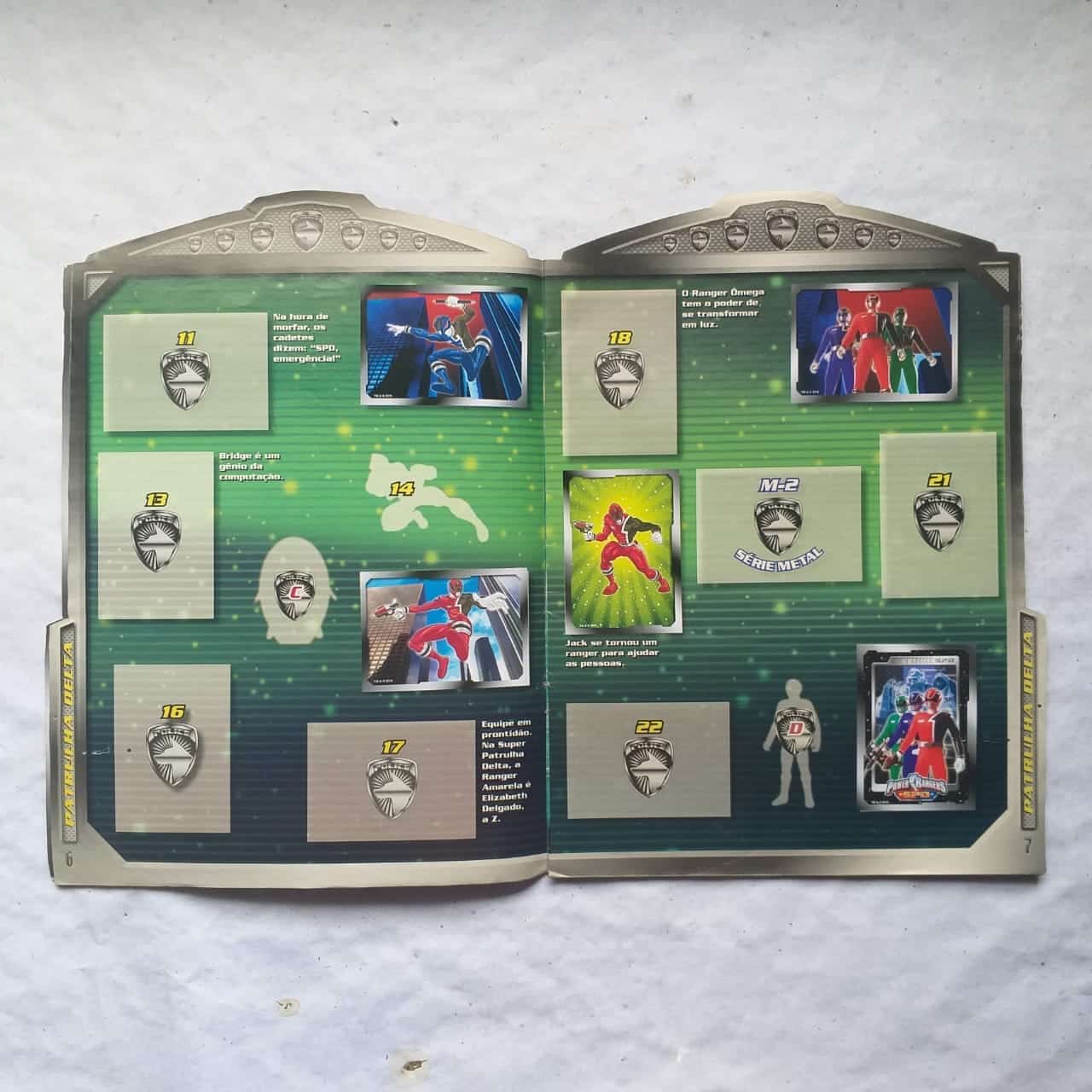 | Casa do Colecionador Álbum de Figurinhas - Geração Power Rangers (Incompleto com 61 fig coladas - SUCATA) 2006