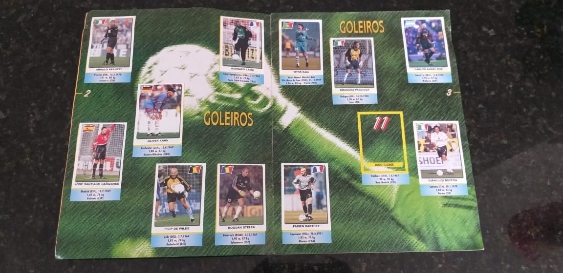 | Casa do Colecionador Álbum de Figurinhas - Super Futebol 99 - Craques do Futebol Mundial (Incompleto com 125 fig coladas) 1999