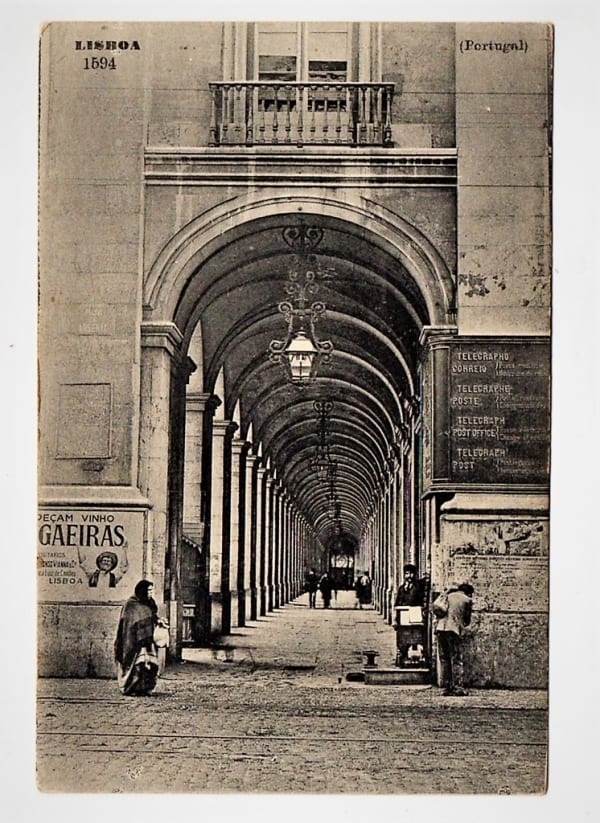 | Casa do Colecionador Cartao Postal Antigo - Portugal - Lisboa - Arcada Ocidental da Praça do Comércio - Anos 1910