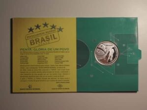 Estojo - Brasil Penta Campeão) 5 Reais - 2002 / Prata Proof / Casa da Moeda do Brasil e Banco Central / lm - Med.200b