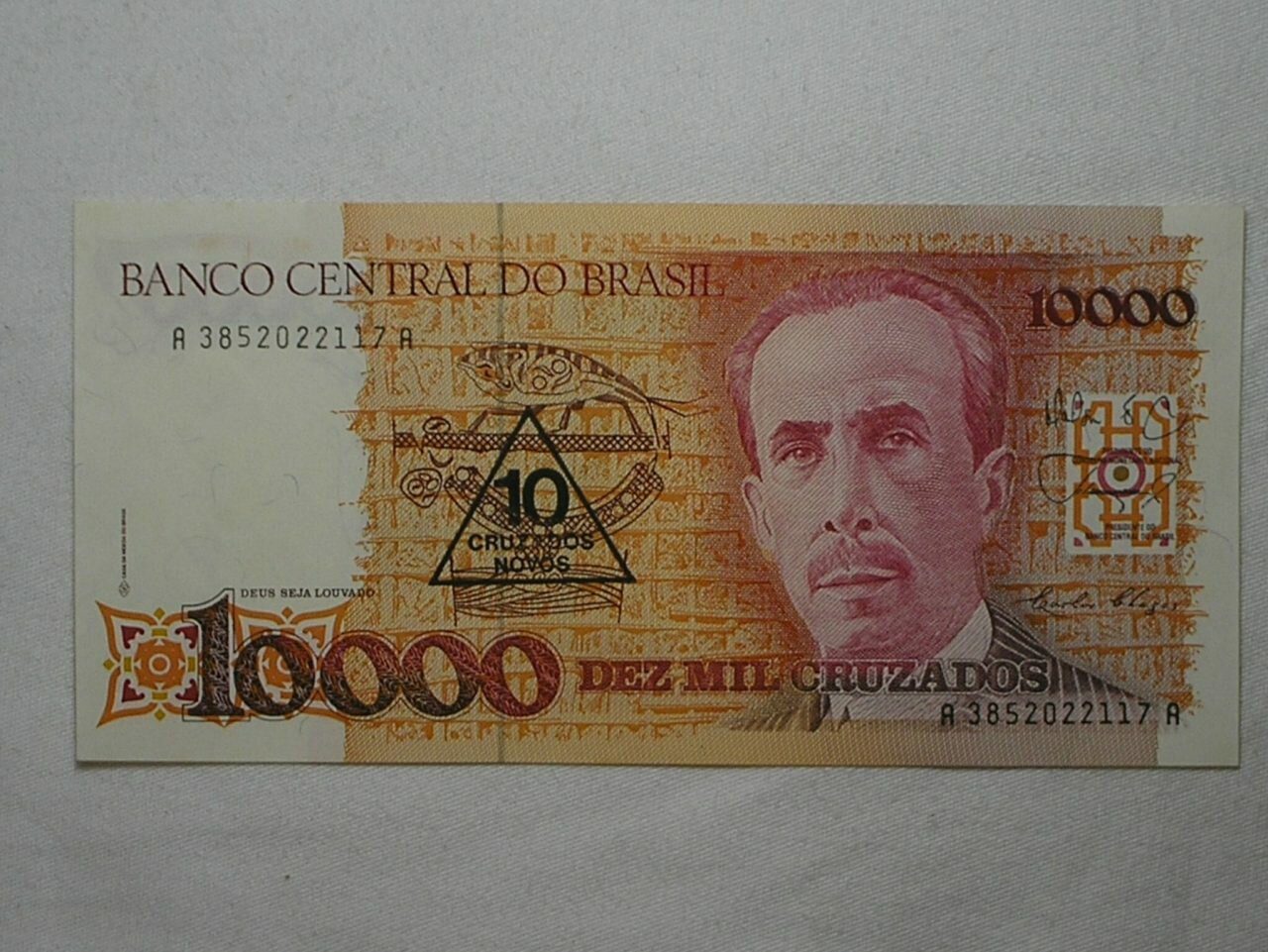 | Casa do Colecionador 10 Cruzados Novos C-202 - c/carimbo de 10 / S/Fe - Levíssima dobra bancária / 22117