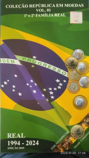 Album do Real Primeira e Segunda Família com comemorativas COMPLETO até 2023