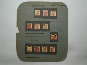 - Álbum Figurinhas Do Bonsucesso F.C. de 1957 com os jogadores do clube - Na Cartela / Raro exemplar