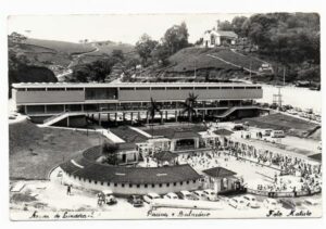 Cartão Postal Fotografico Parque Balneário com Piscina Publica - Aguas de Lindoia - SP - Anos 60