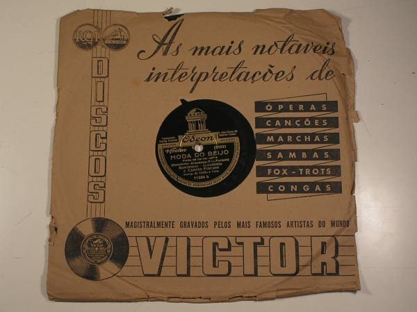 | Casa do Colecionador Disco Antigo "Ranchinho e Alvarenga" Moda do Beijo e Lição de Geographia / Violão e viola / sucessos / Com selo de originalidade