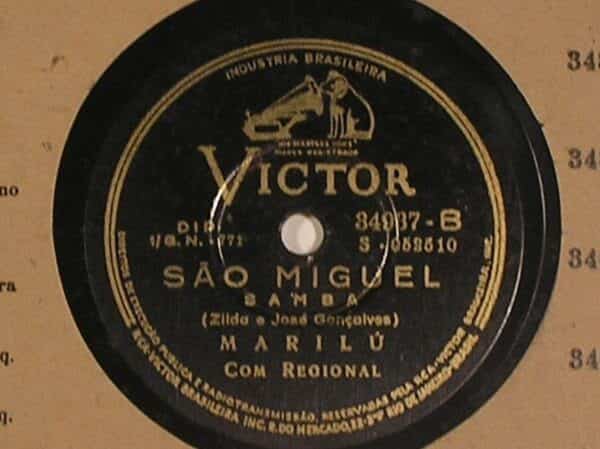 | Casa do Colecionador Disco Antigo - Yôyô da Mulheres e São Miguel com Murilo - Batucada e Samba