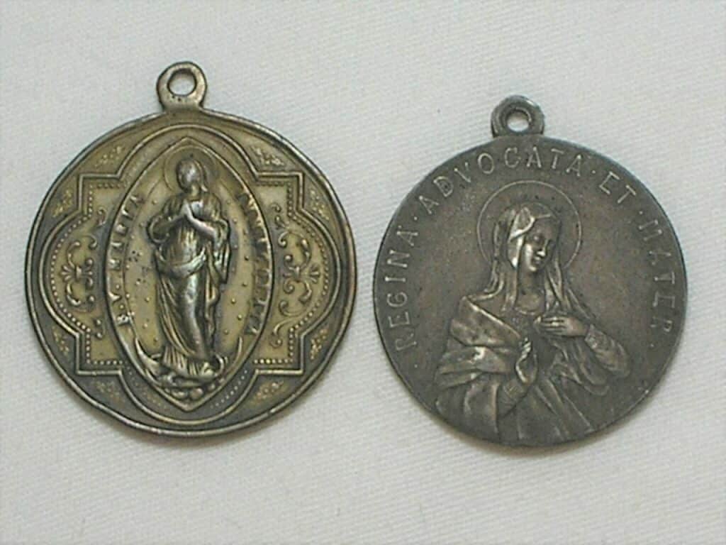 | Casa do Colecionador Duas Medalhas Santas - 1- Coração de Jesus e Virgem Maria, 2- Maria Imacolata 1º Bispo do Amazonas / Bronze/Aluminio