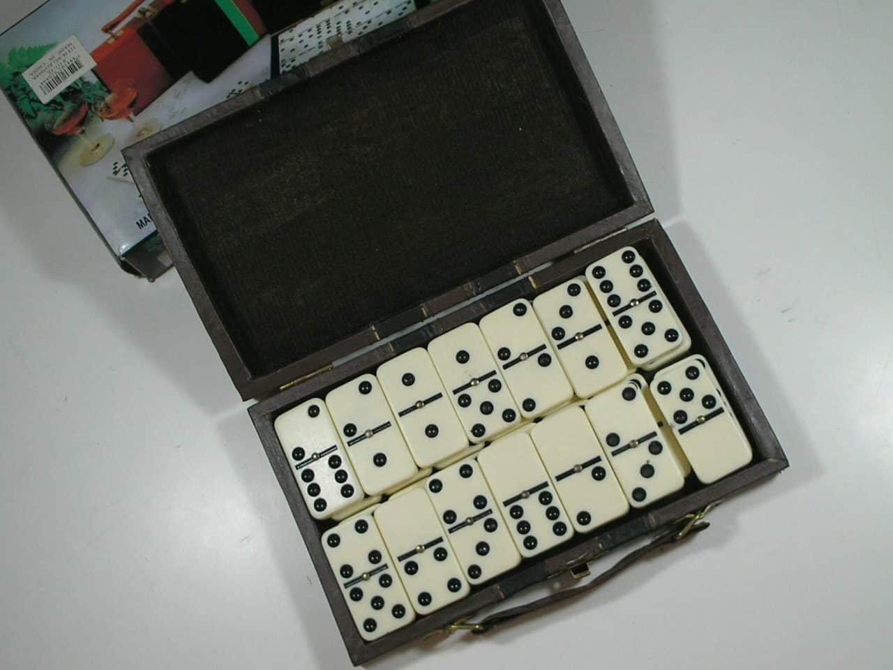 | Casa do Colecionador Jogo de Dominó - de luxo - com maleta - semi novo perfeito - peças branca