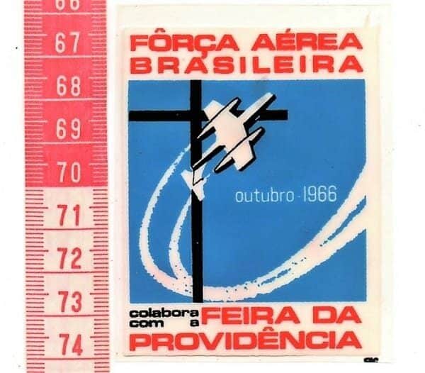 | Casa do Colecionador Plastico Adesivo Força Aérea Brasileira ( FAB ) Colabora com a Feira da Providencia - 1966