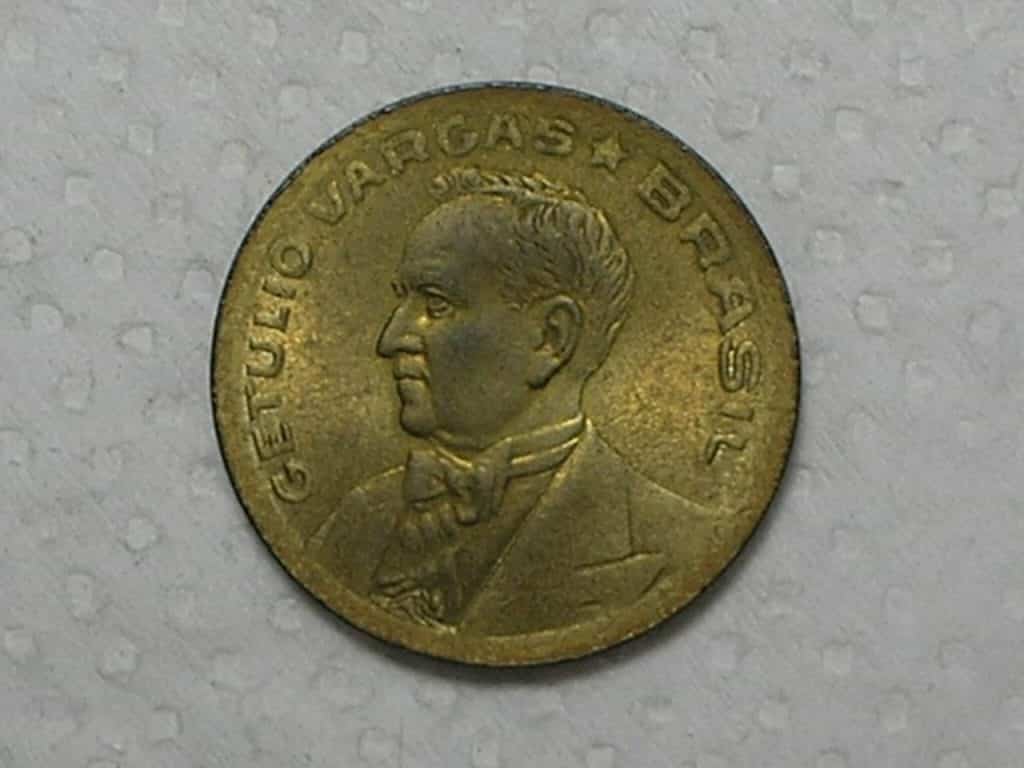 50 Cent. 1945 - getúlio - cunhada sem a sigla depois da palavra Brasil - flor de cunho -