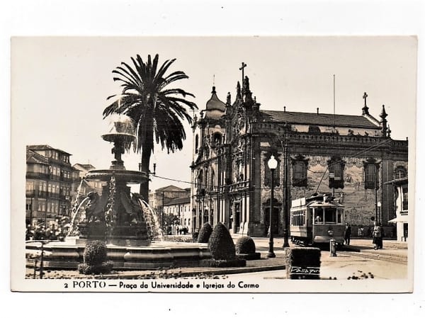Cartão Postal Fotografico - Porto - Portugal Praça da Universidade Igreja do Carmo e Bonde - Anos 50