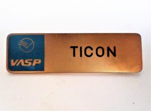 Pin - ID Tag Em Metal - VASP - Comissário de Bordo - Anos 70 - Avião / Aviação
