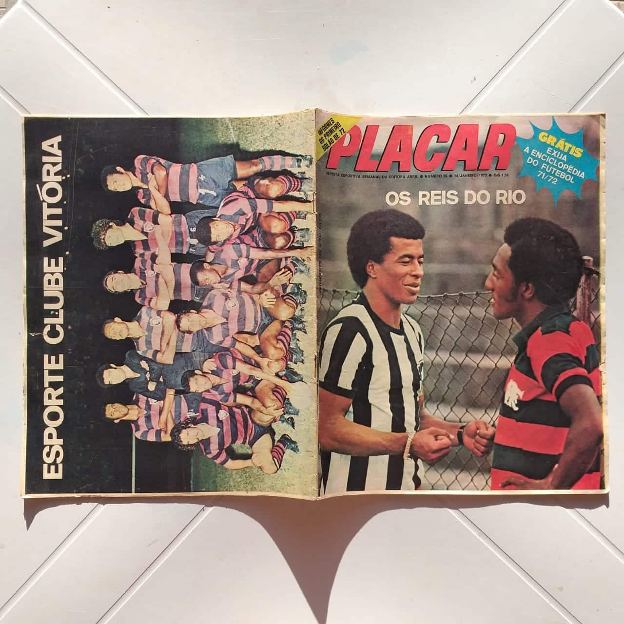 | Casa do Colecionador Placar Nº 0096 (Sem pôster - Com figurinhas da Enciclopédia do Futebol) - Foto do Vitória na Contra Capa - 14 de Janeiro de 1972 (Revista) LEIA a Descrição