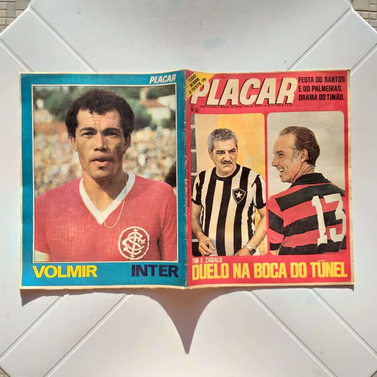 | Casa do Colecionador Placar Nº 0105 (Com pôster - El Pibe Madurga - Palmeiras + Figurinhas da Enciclopédia do Futebol) 17 de Março de 1972 - Foto do Volmir do Internacional na Contra Capa (Revista)