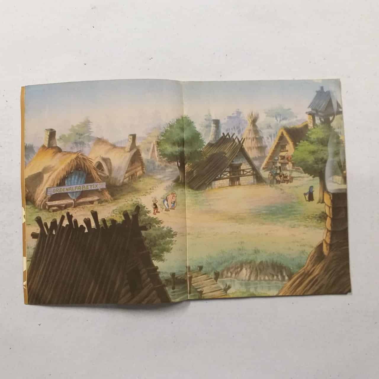 | Casa do Colecionador Asterix e a Surpresa de César (Editora Record) 1986 - Quadrinização do Filme.