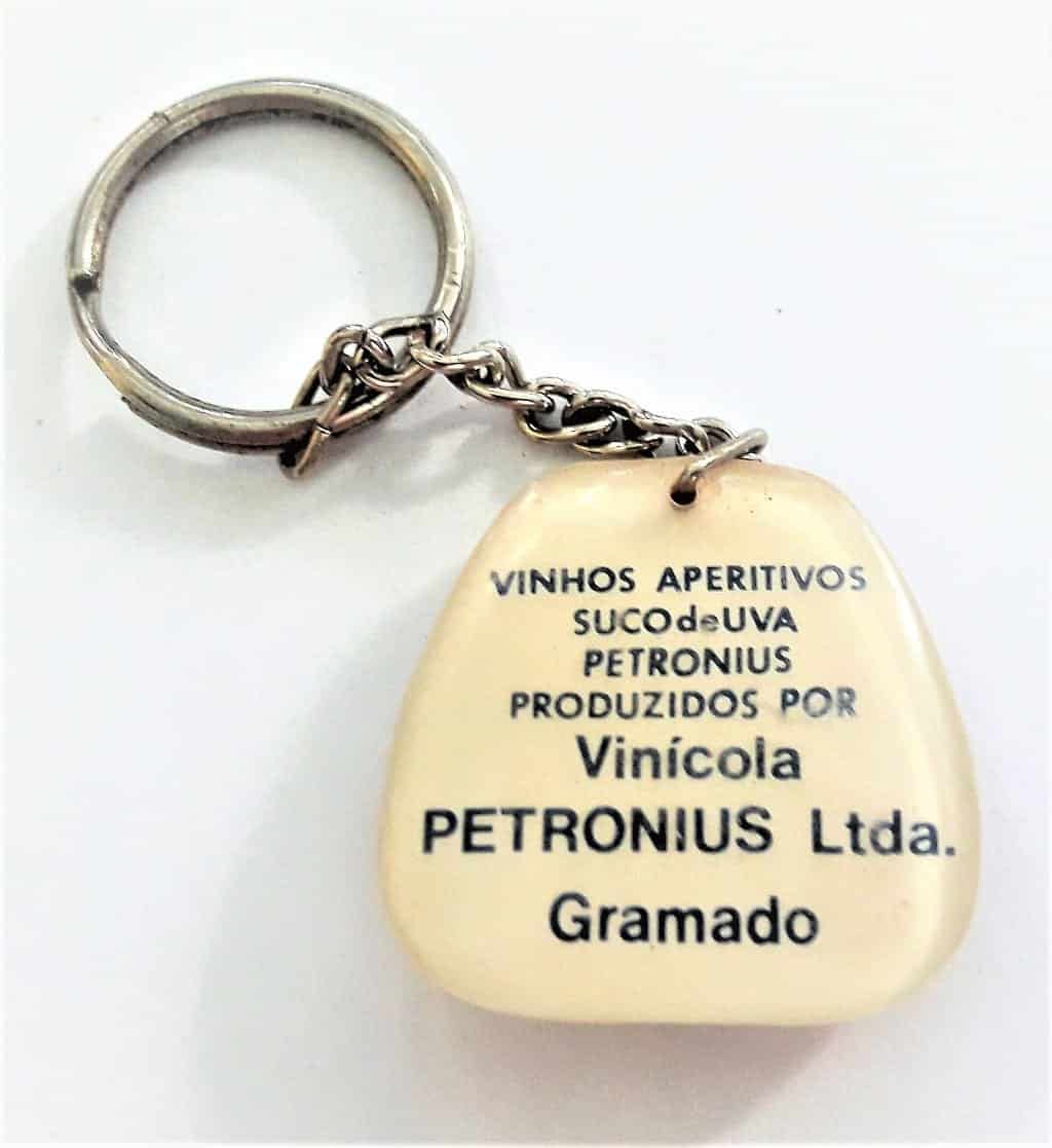 | Casa do Colecionador Chaveiro Acrilico – Pepsi Cola e Vinicola Petronius - Gramado - RS – Anos 70