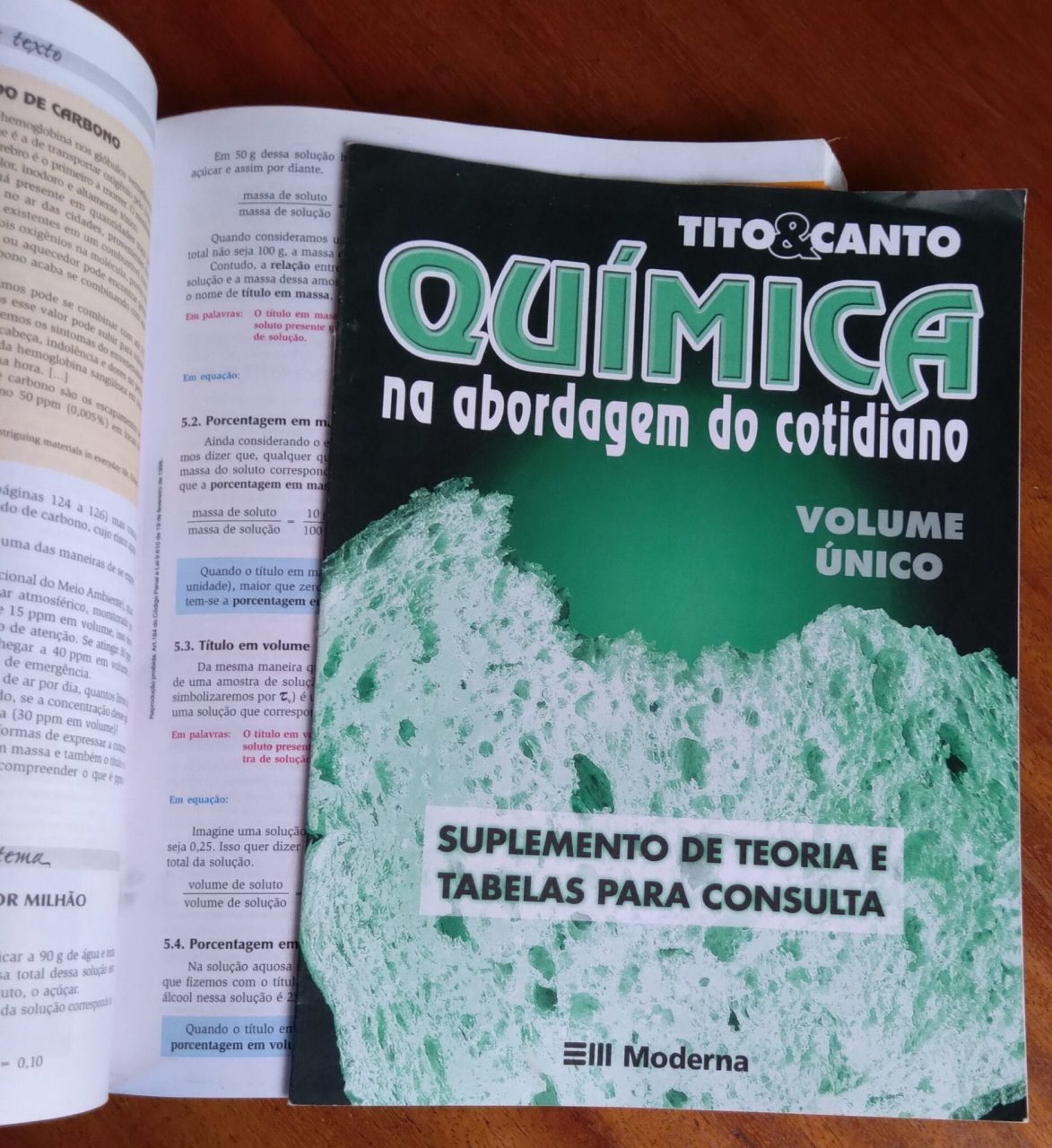 | Casa do Colecionador Livro Química na abordagem do cotidiano vol único/ Tito e Canto Ed Moderna.