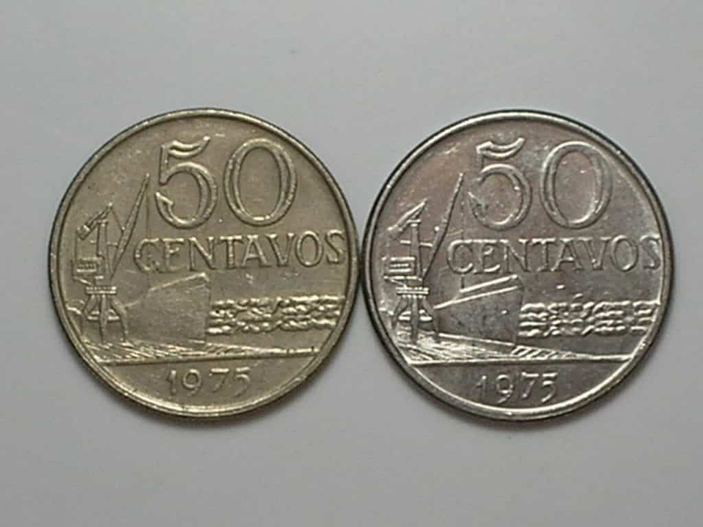 As duas de 50 centavos - 1975 com e sem serrilha - são dificeis