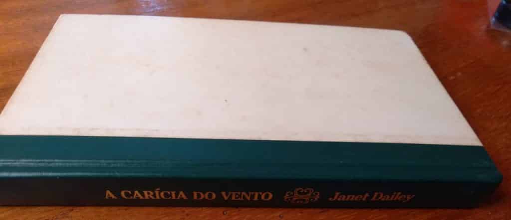 | Casa do Colecionador Círculo do Livro Janet Dailey / A Carícia do Vento.
