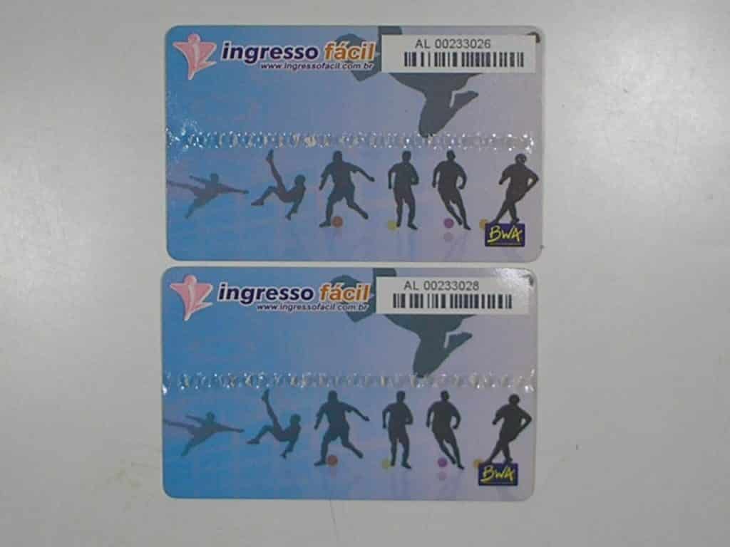| Casa do Colecionador Dois Ingressos de Arguibancadas no Maracanâ Estádio Mario filho no jogo da copa Sul Americanado Fluminense 3 x 0 LDU - 2009