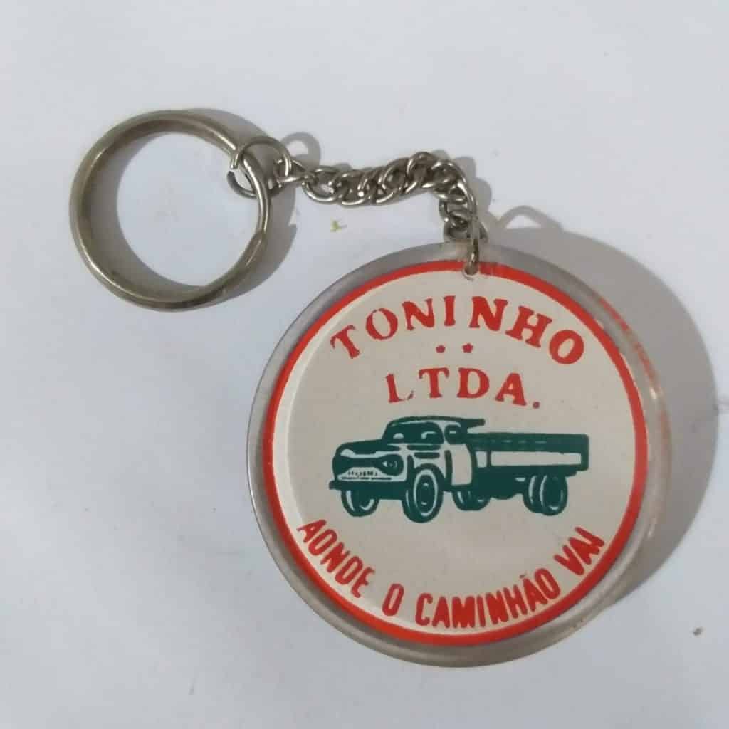 Chaveiro de Acrílico - Toninho LTDA. Aonde o Caminhão Vai o Fusquinha Vai Atrás - Juiz de Fora/MG