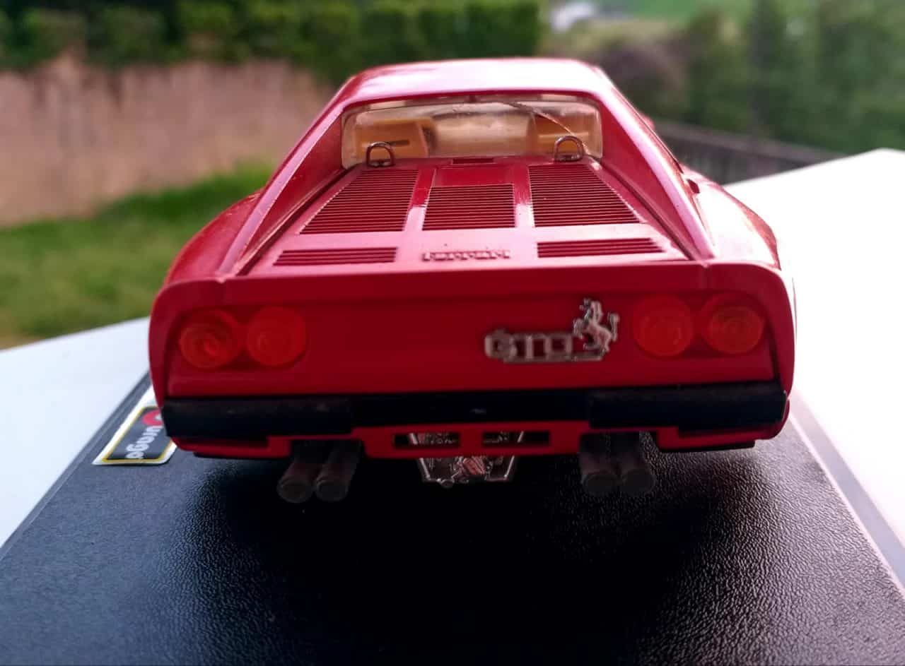 | Casa do Colecionador Ferrari GTO 1984 (Burago) Miniatura Escala 1:24 (Anos 80)