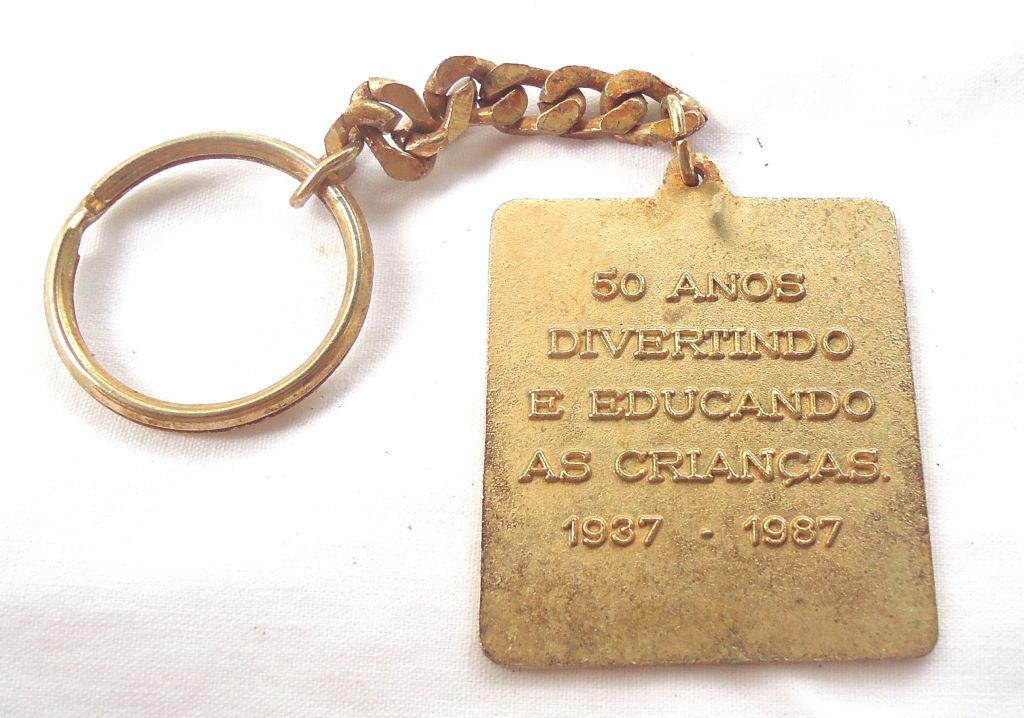 | Casa do Colecionador Antigo Chaveiro em Metal Esmaltado - Brinquedos Estrela 50 Anos - 1987