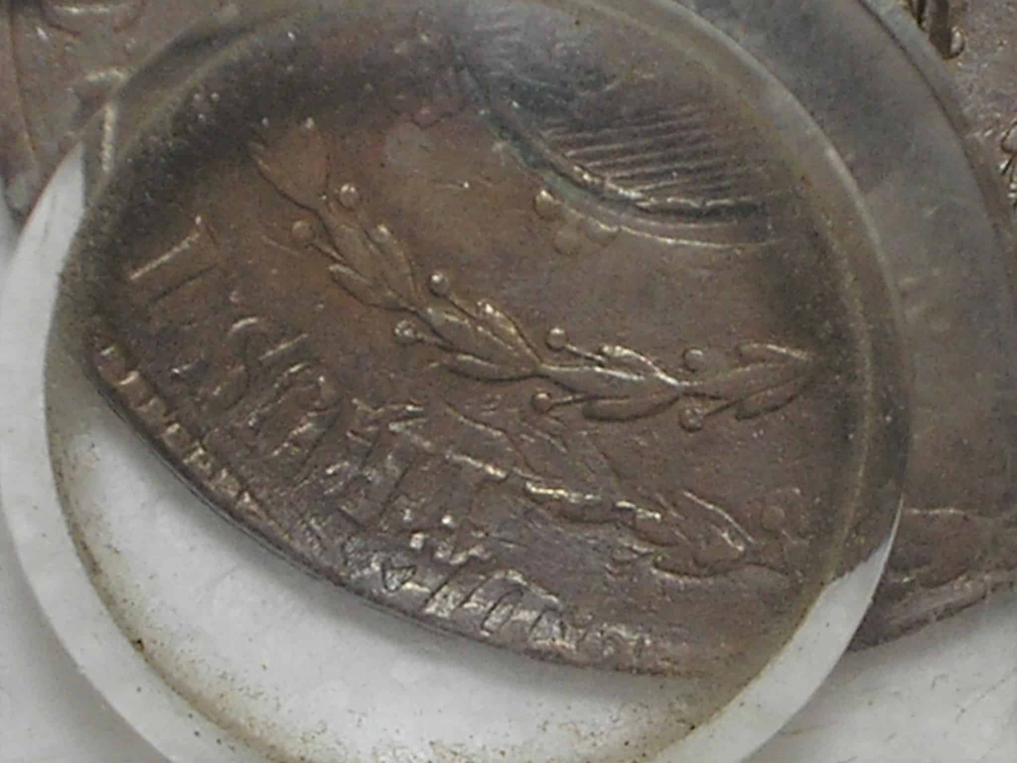 | Casa do Colecionador 80 Réis – 1832 - Rio / Recunhada sobre outro 80 Réis do Império / 20 tulipas / Carimbo 40/ Raro / Império D. Pedro I / Cobre / Mbc / box21