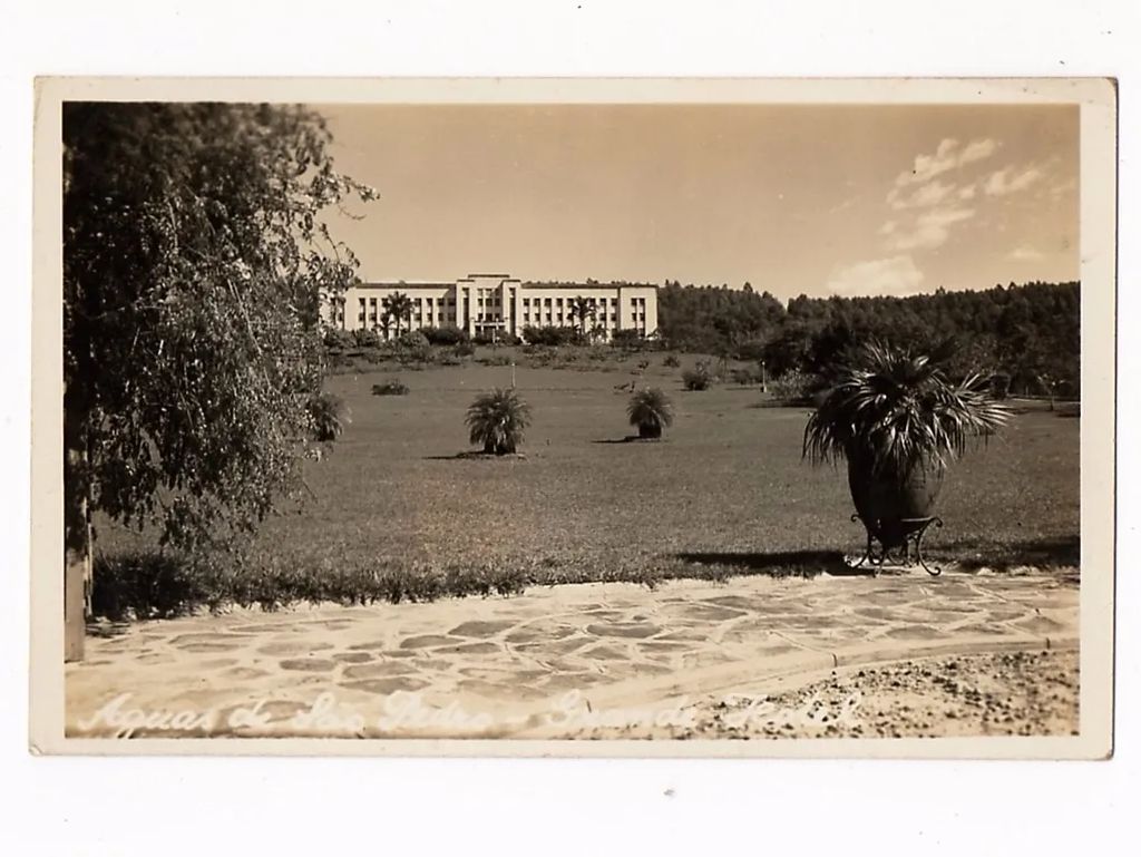 | Casa do Colecionador Cartao Postal Fotografico Aguas de Sao Pedro - SP - Grande Hotel - Anos 40