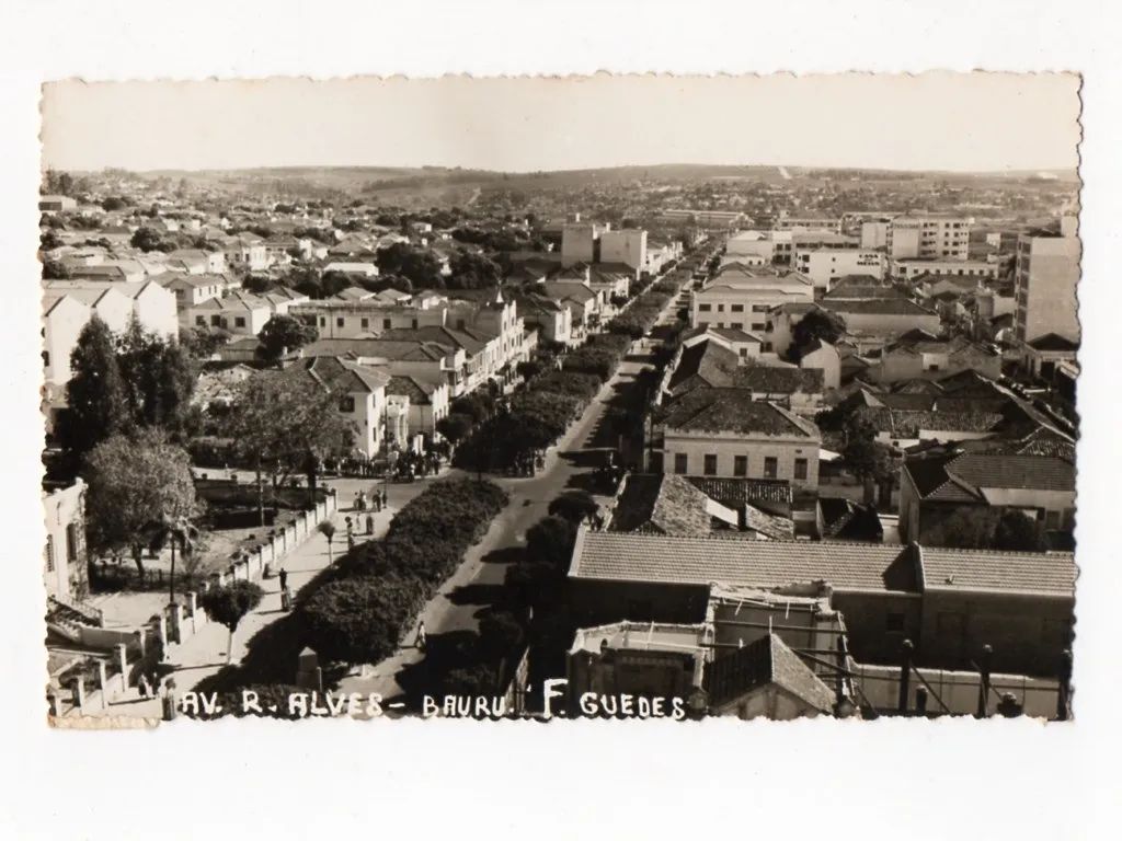 | Casa do Colecionador Cartao Postal Fotografico - Avenida Rodrigues Alves - Bauru - SP - Anos 50 ( 2 )
