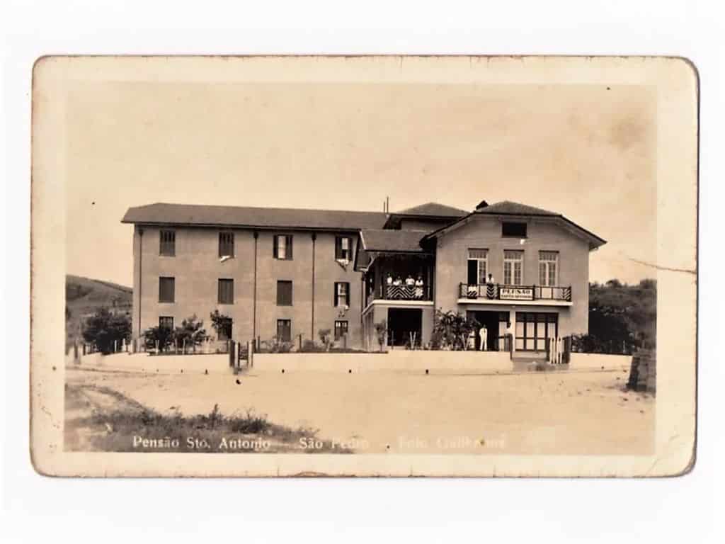 | Casa do Colecionador Cartao Postal Fotografico - Pensão Santo Antonio - São Pedro - SP - Anos 40