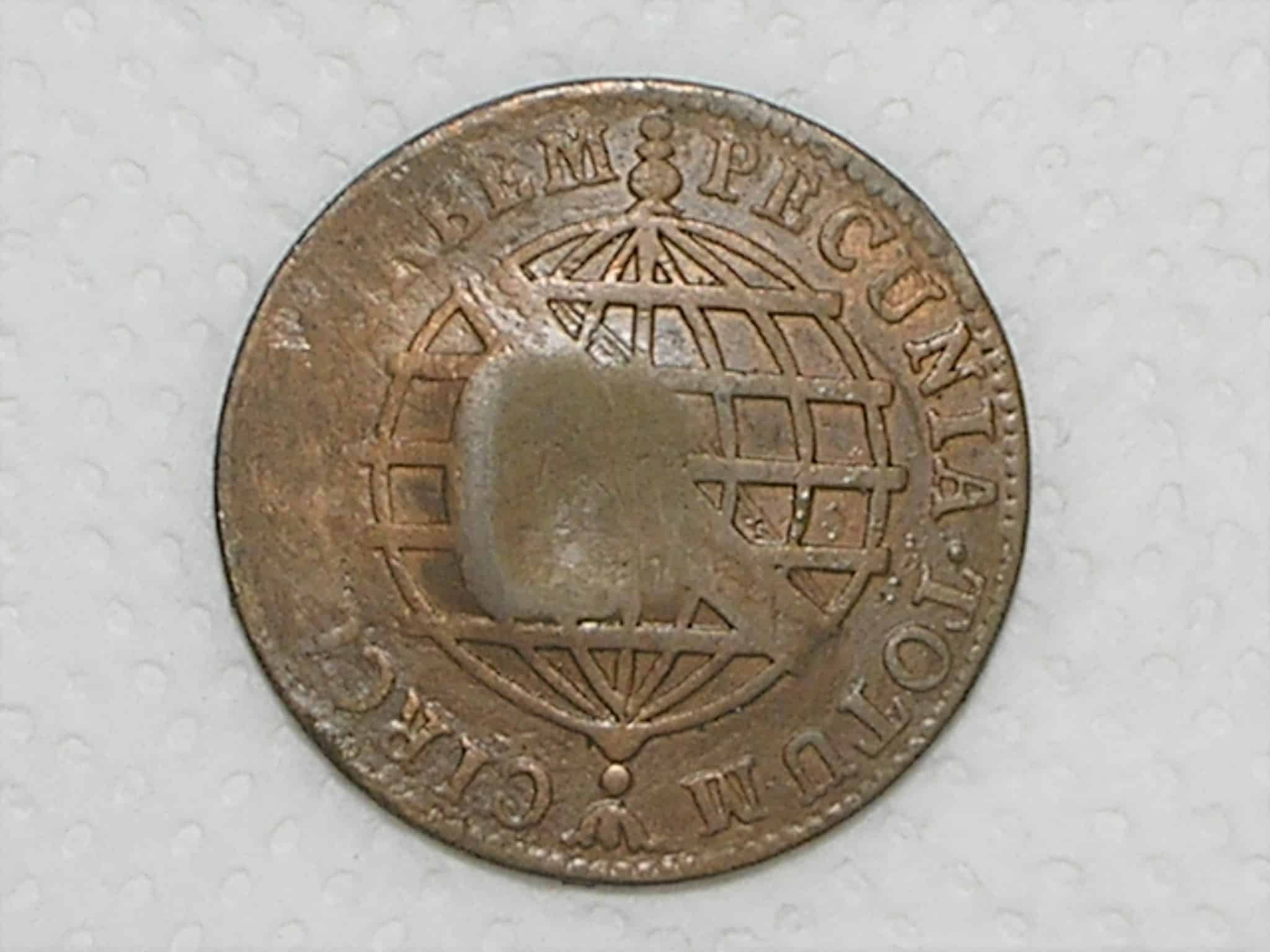 | Casa do Colecionador Escassa) X Réis – 1776 / 44 Perolas / *Corôa média e com pedículos / Data entre pontos / Escudete / Colônia de D. José I / Escassa / Cobre / Bc/Mbc / Box22