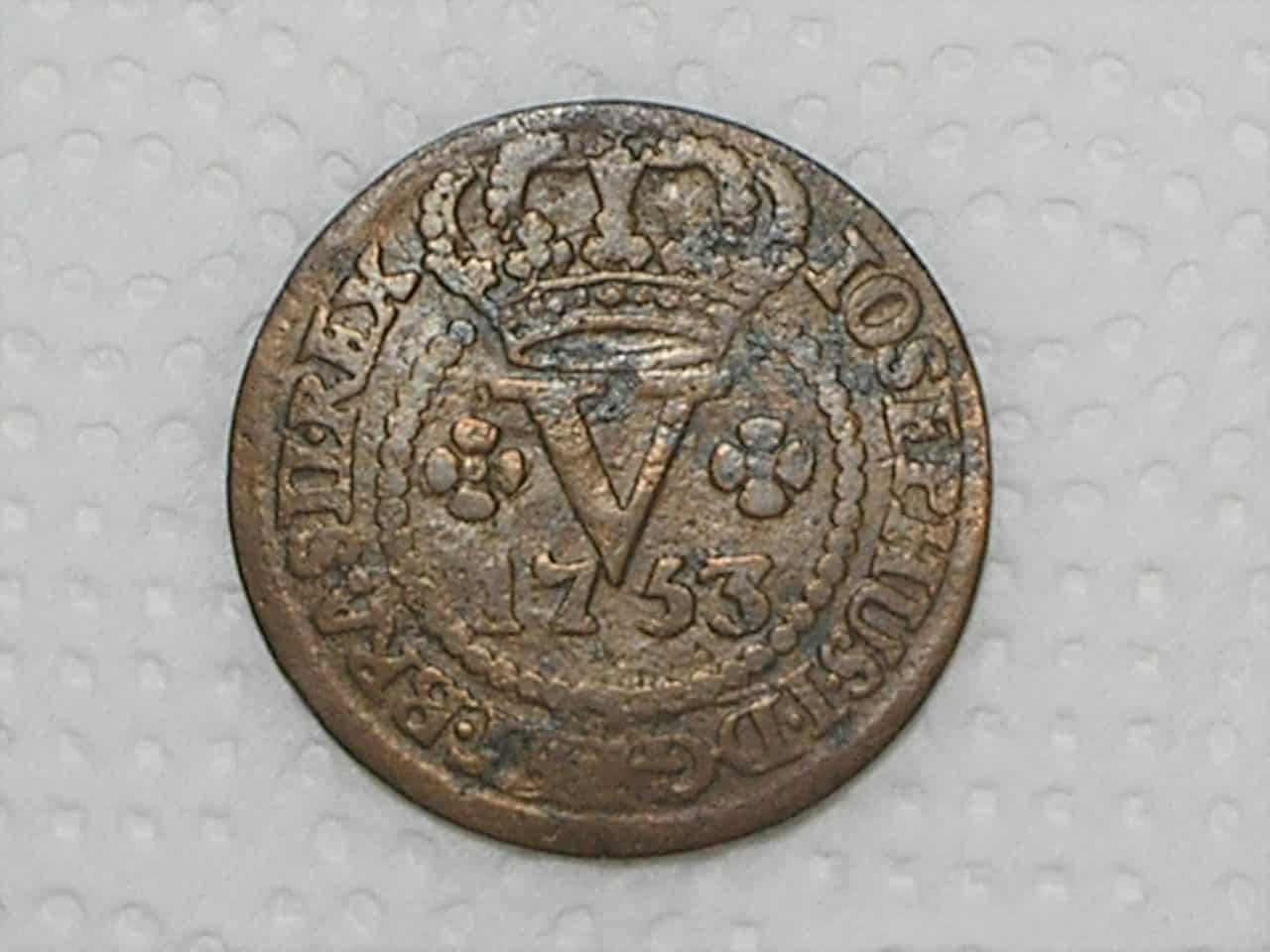 | Casa do Colecionador "Raríssima Variante" / V Réis – 1753 / Variante: Brasiil com dois ii / Cunhada em Lisboa - Rex / 38 Pérolas / Rara / Colonia de D. João V / Cobre / Mbc / Exemplar catalogado por Jose Vinicius numero 11 / box21
