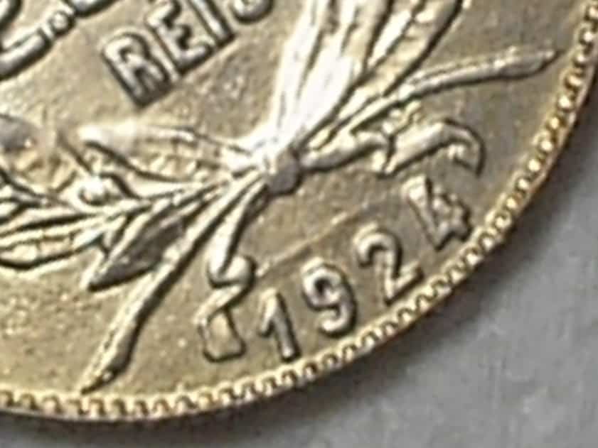 | Casa do Colecionador Raro recunho) 2.000 Réis - 1924 / Recunhada sobre uma outra moeda não identificada (existem recunhos destas moedas catalogadas) / Possivel ser recunho sobre 1923 ensaio-Liga / Sob/Fc - / Prata / Exemplar vindo de uma grande coleção./ Cod. 580