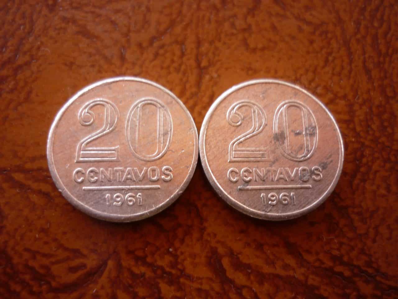 2 MOEDAS 20 CENTAVOS ALUMÍNIO 1961 DATA ESCASSA .