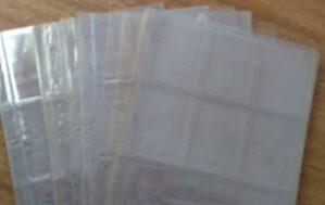 Folha refil plástica usada para 9 cards / 4 furos.