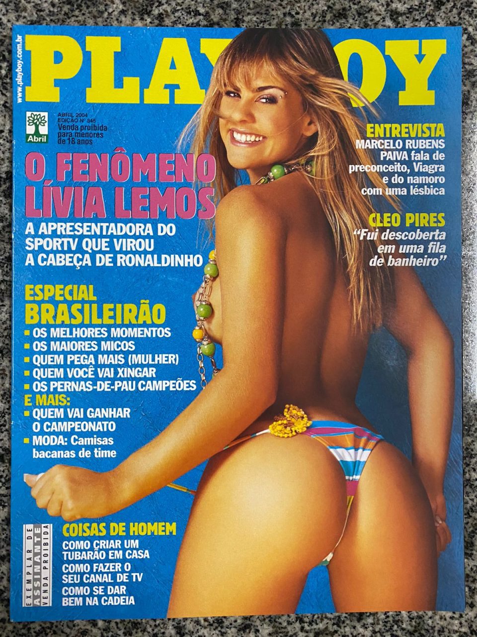 | Casa do Colecionador Playboy Nº 345 - Lívia Lemos - Abril 2004 ( Revista com Pôster)