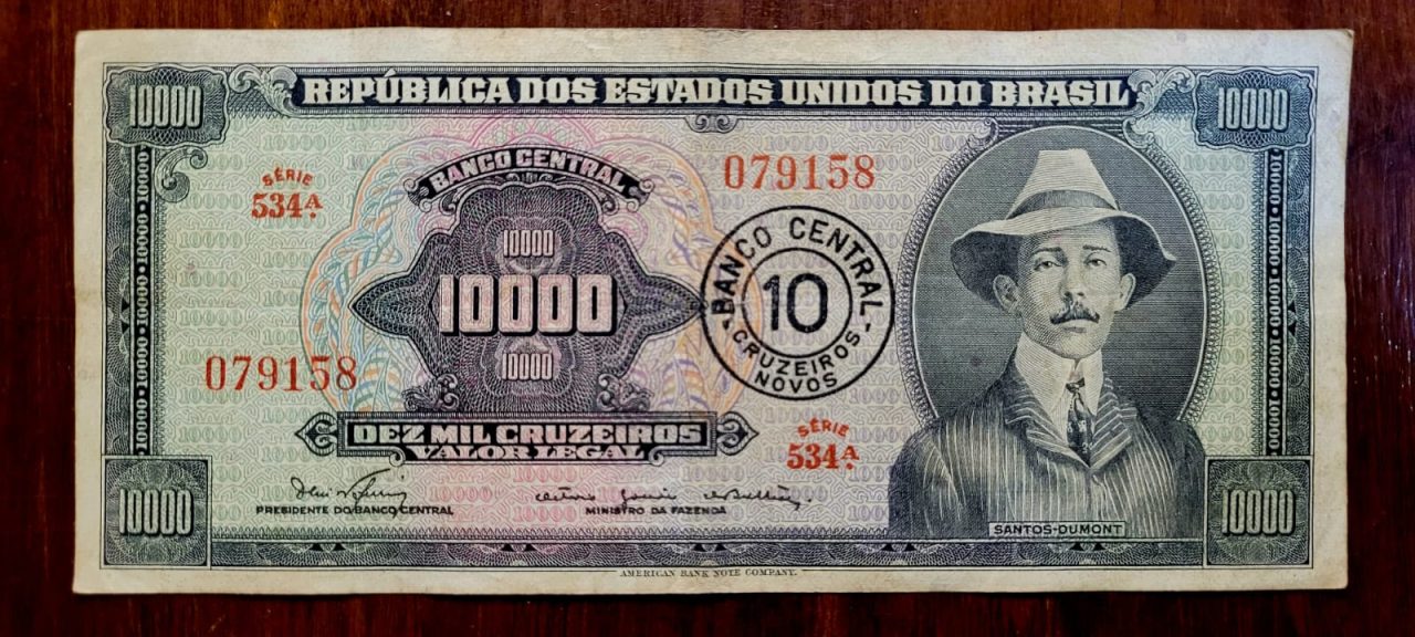 | Casa do Colecionador 10.000 (Dez Mil Cruzeiros) com Carimbo de 10 Cruzeiros Novos (Santos Dumont) - Cédula C124 - MBC - Nº 079158 (Ano 1966)