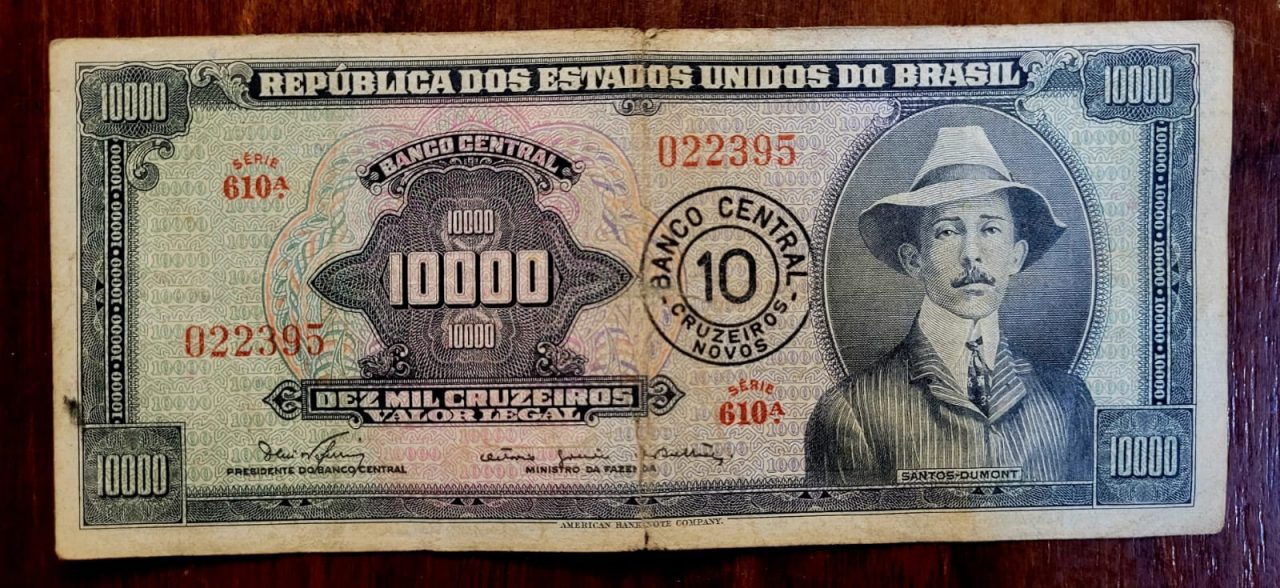 | Casa do Colecionador 10.000 (Dez Mil Cruzeiros) com Carimbo de 10 Cruzeiros Novos (Santos Dumont) - Cédula C124a - MBC - Nº 022395 (Ano 1966)